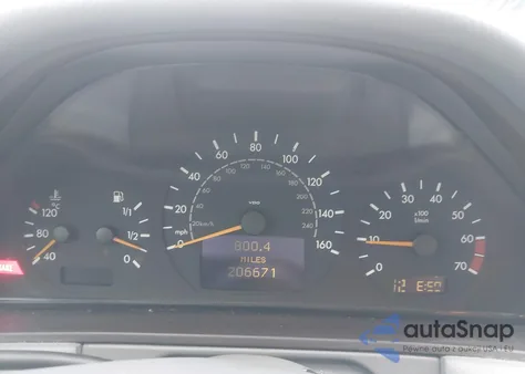 2001 Mercedes-Benz E 430 z USA, uszkodzony, nr VIN WDBJF70JX1B281328